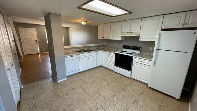 Building Photo - 1812 Monterey Rd Unit C