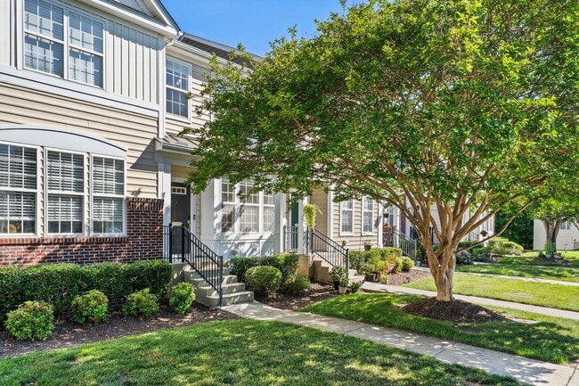 Building Photo - WOW!! - Location and Space, LARGE townhome  Close to everything