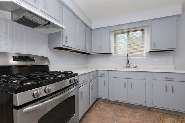 4654-4658 W 79th LLC