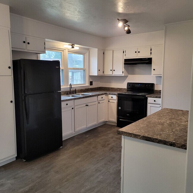 Photo - 3 bedroom Ranch Home.