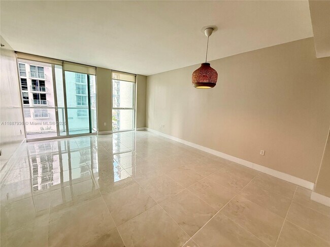 Photo - 253 NE 2nd St Unidad 1504