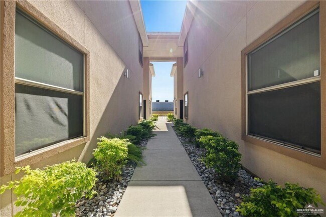 Photo - 18 W Daffodil Ave Unidad 2