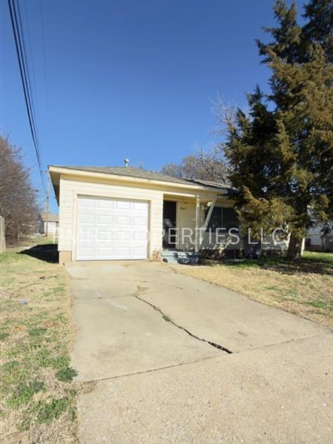 Building Photo - 2 Bed/1 Bath House