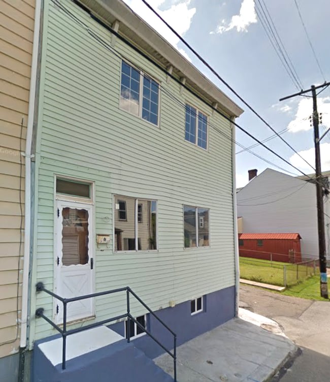 Building Photo - *Recently Updated 2BD/1BA Apartment availa...