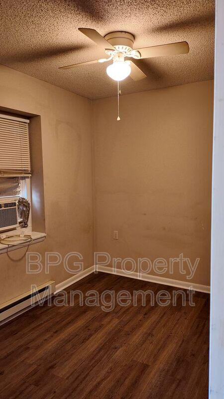 Photo - 205 N Main St