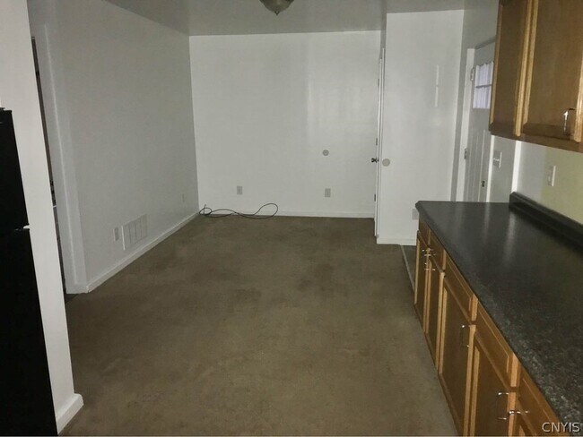 8 Salina St