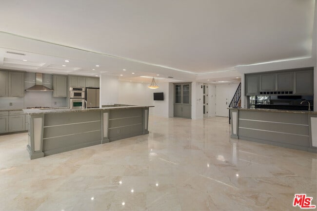 Building Photo - 211 S Spalding Dr Unit 108S Rental