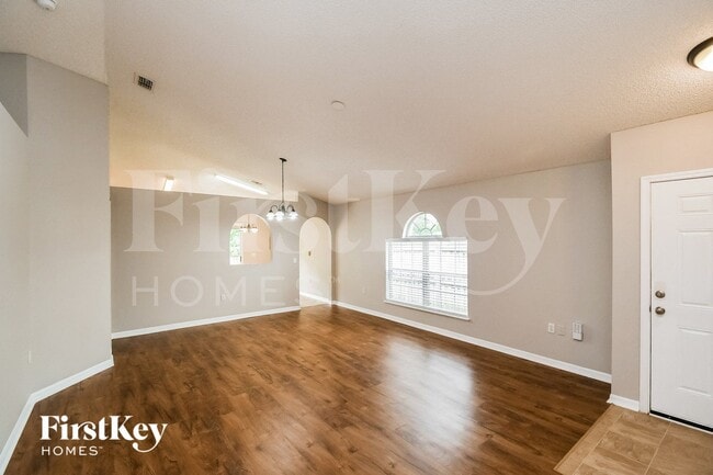 Photo - 6913 Playpark Trail