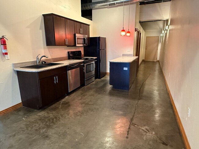 MOVE IN SPECIAL! 1 BEDROOM LOFT @ OLIVER'S... - MOVE IN SPECIAL! 1 BEDROOM LOFT @ OLIVER'S...