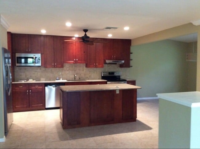 Photo - 27911 Hacienda E Blvd