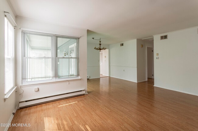 Photo - 73 Buckingham Dr N