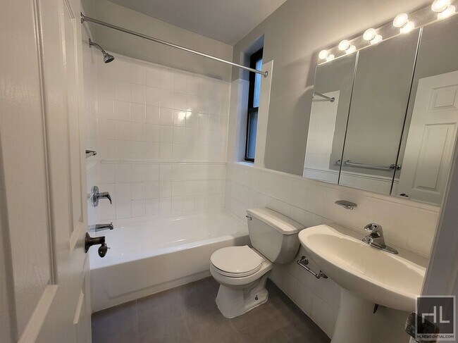 Photo - East 18th Street Unidad C4