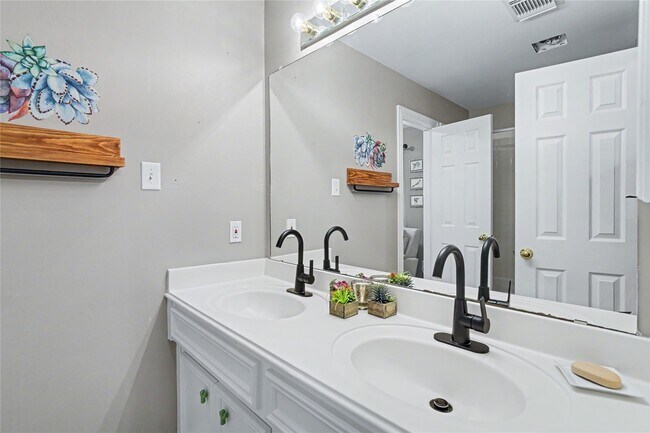 Photo - 4250 Noble Oak Trail
