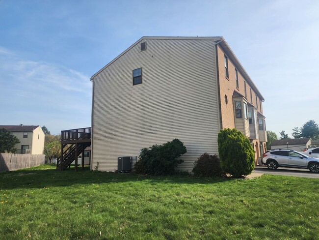 Photo - 3 Bedroom 1.5  bathroom End unit Townhouse near Bethlehem Catholic High School.