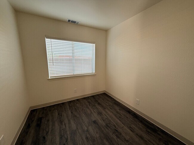 Photo - Free Month of Rent for Move in before Dec 1st - Brand New Ground Level Studio Unidad 101