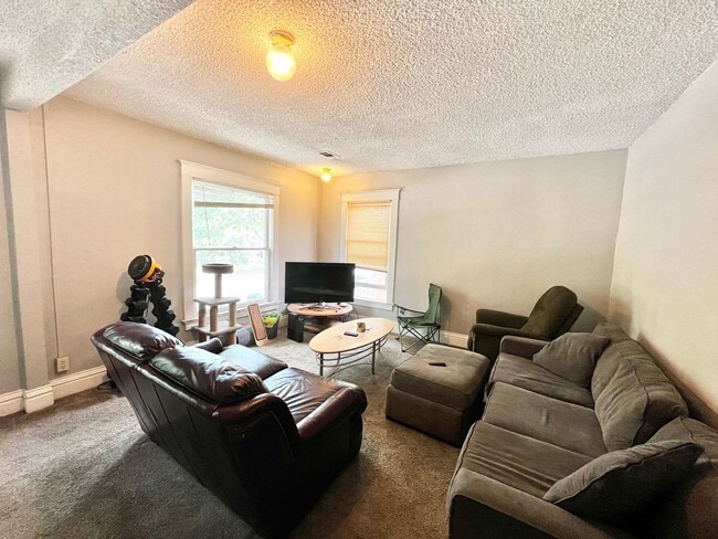 Photo - The Remington (BR-LN) Unit Remington617apt1