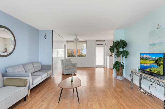 Photo - 401 N Riverside Dr Unit 406
