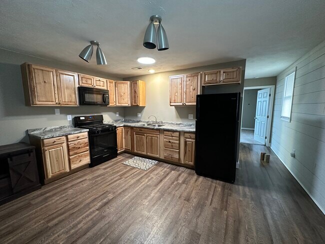 Photo - 610 Clay St Apartments Unit 201