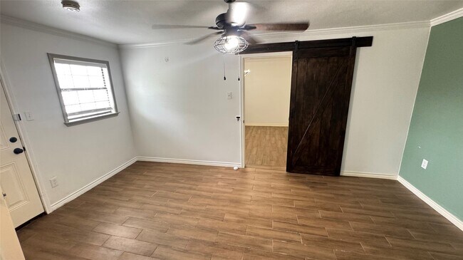 Photo - 221 Hyta St