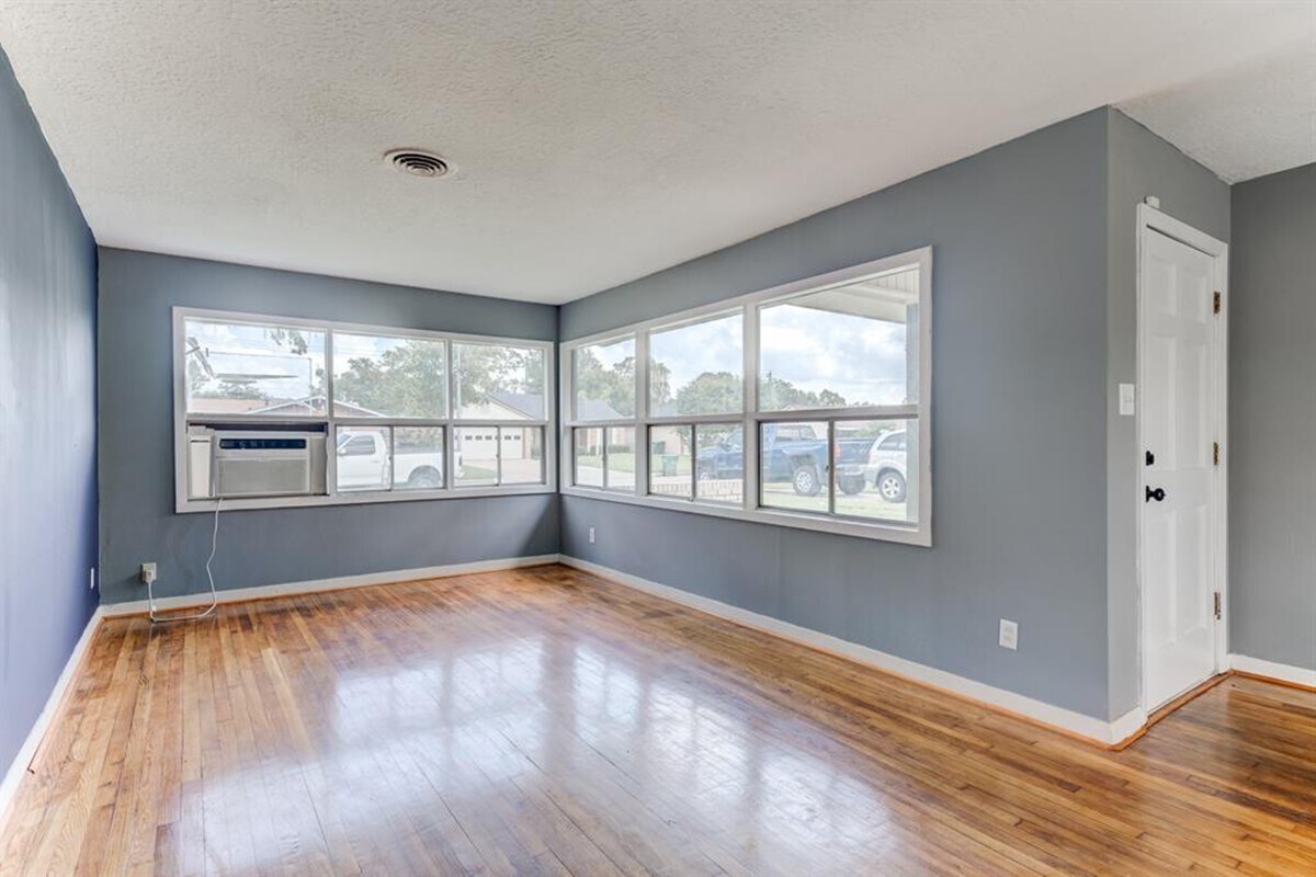 Photo - 8623 Norton Dr