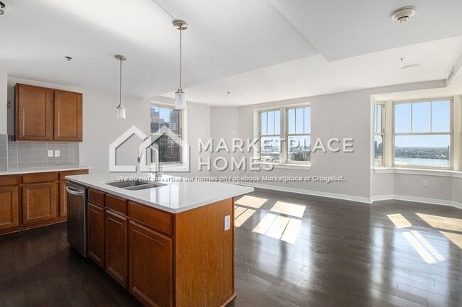 Building Photo - 525 W Lafayette Blvd Unit 13E