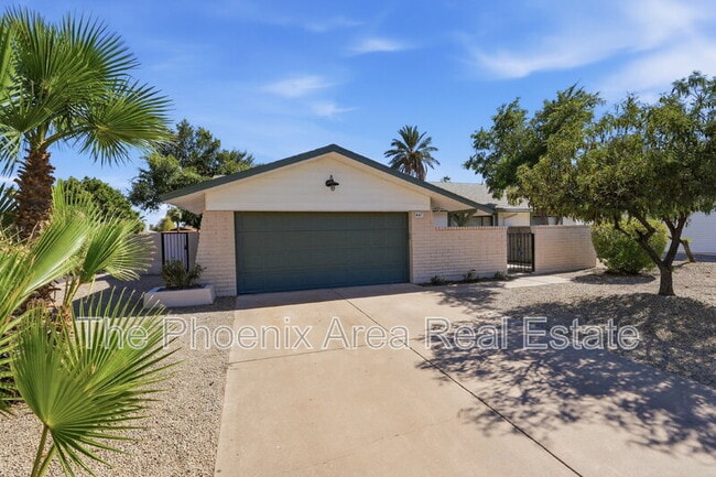 Photo - 447 E Carson Dr