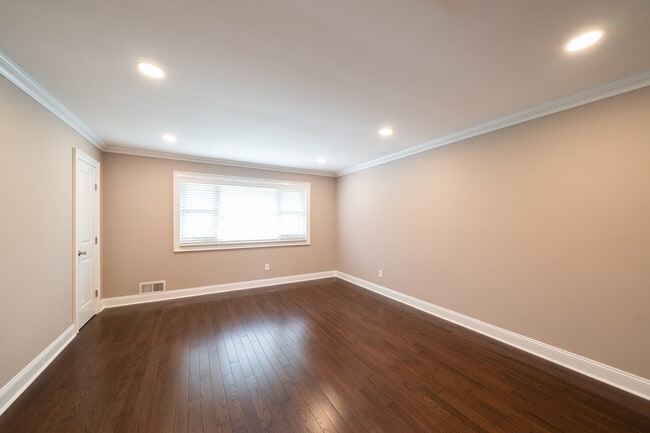 Photo - Cambridge Manor: In-Unit Washer & Dryer, H...