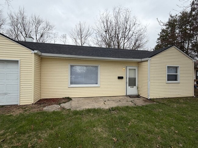 Building Photo - East Side Large 3 Bedroom Single Family Home