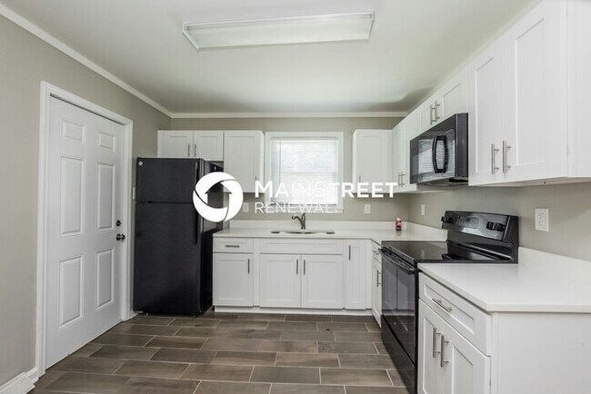 Photo - 3 Bedroom Pet-Friendly Home in Charlotte, ...