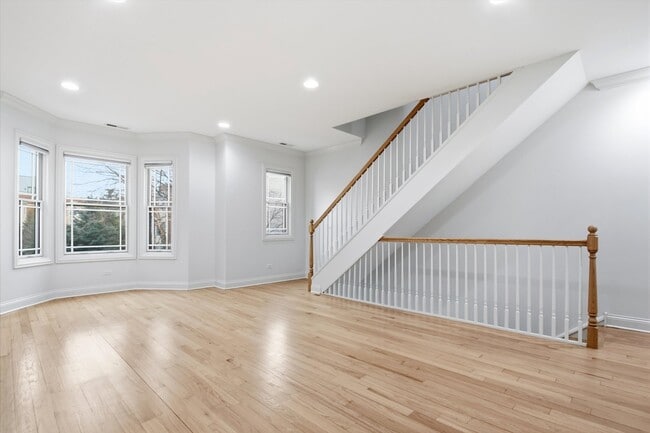 Photo - 2340 W Adams St