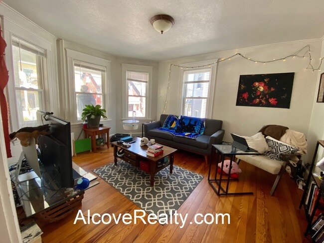 Building Photo - 95 Belmont St Unit 1