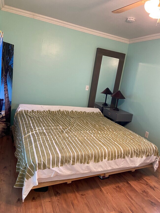 bedroom - 18787 Titan Plz Unidad Private 1-Bedroom In-Law