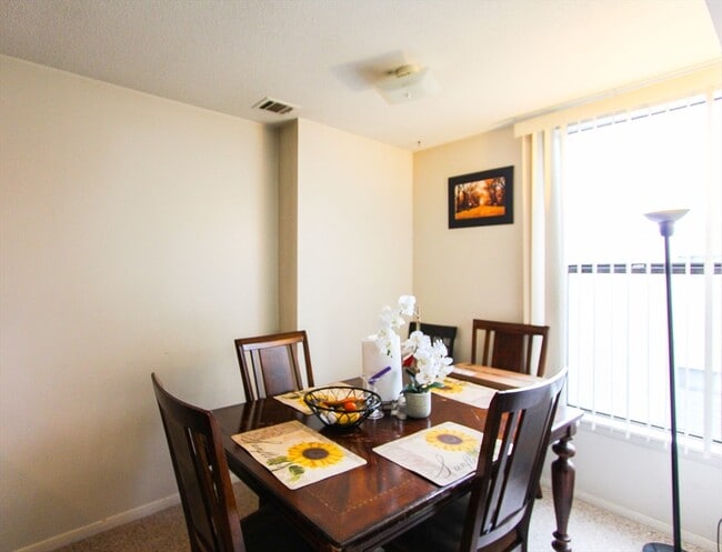 Building Photo - 26 Shrewsbury Green Dr Unit K Rental