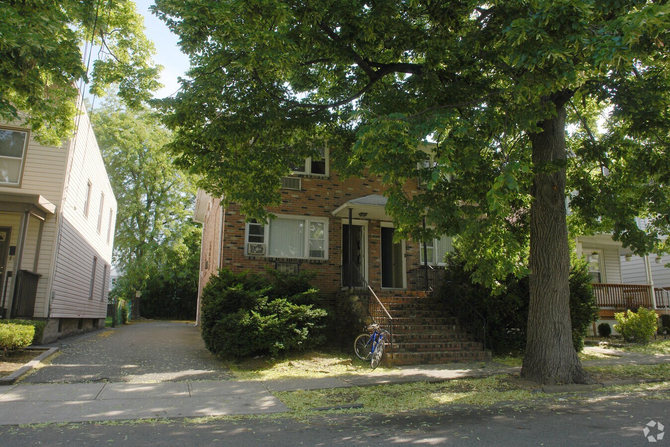 Photo - 452-454 Compton Ave