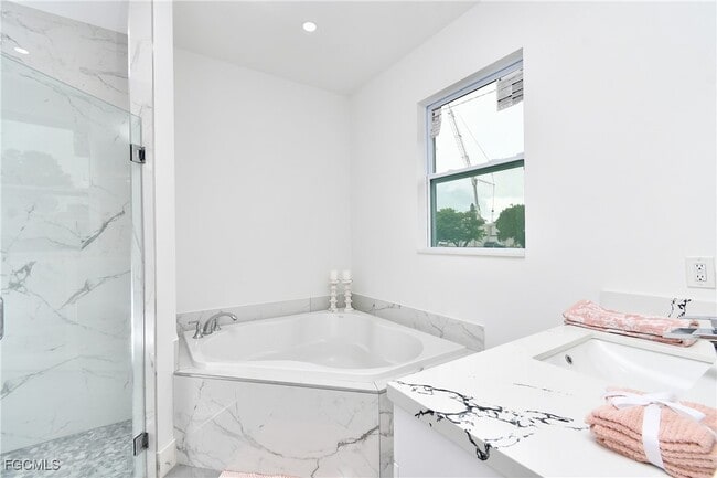 Building Photo - 706 Coolidge Ave