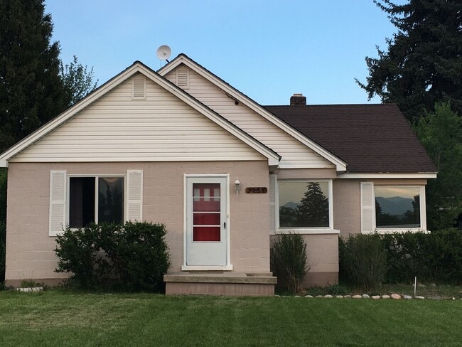 Building Photo - Kamas Cutie Rental