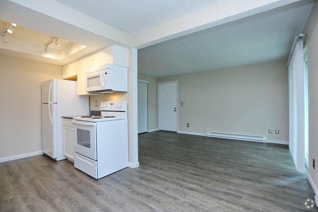 1BR, 1BA 650 SF