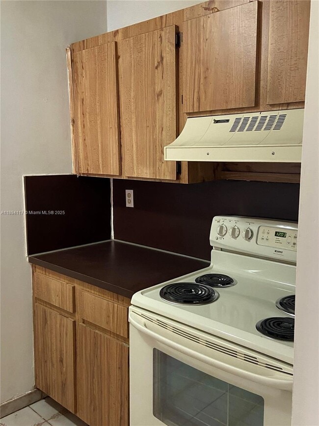 Building Photo - 440 E 23rd St Unit 1416
