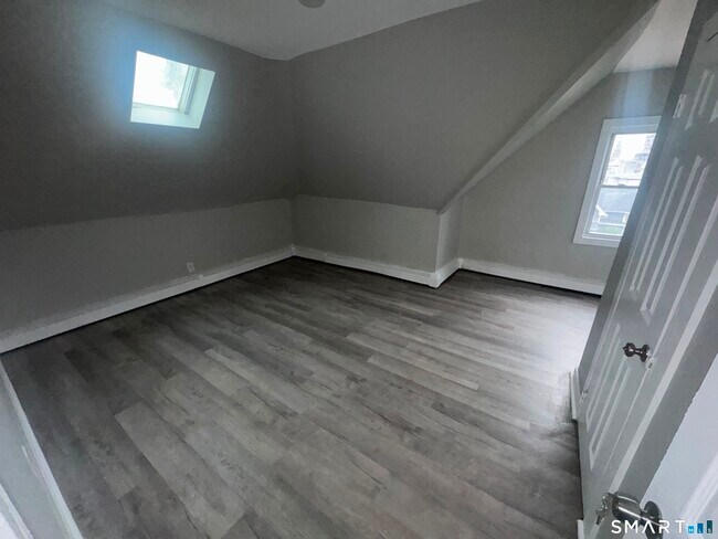 1092 E Main St