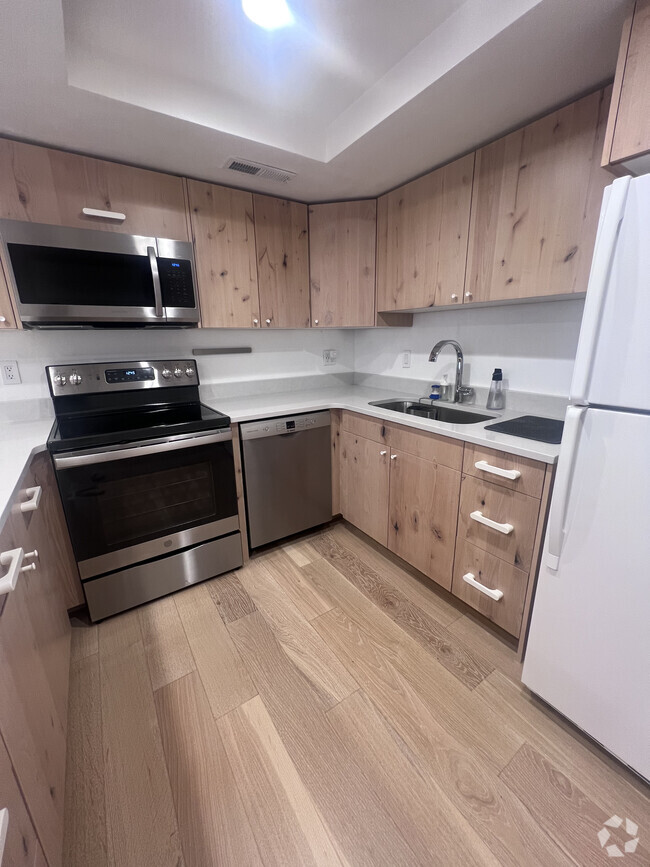 Building Photo - 136 E 400 N Unit 202 Rental