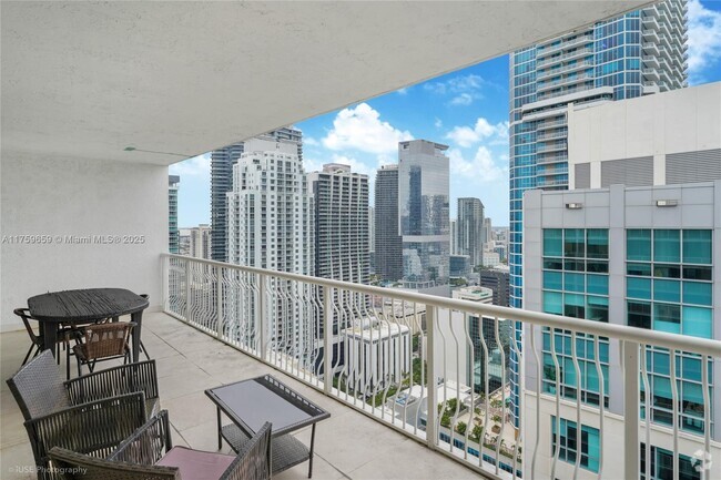 Building Photo - 1200 Brickell Bay Dr Unit 4314 Rental