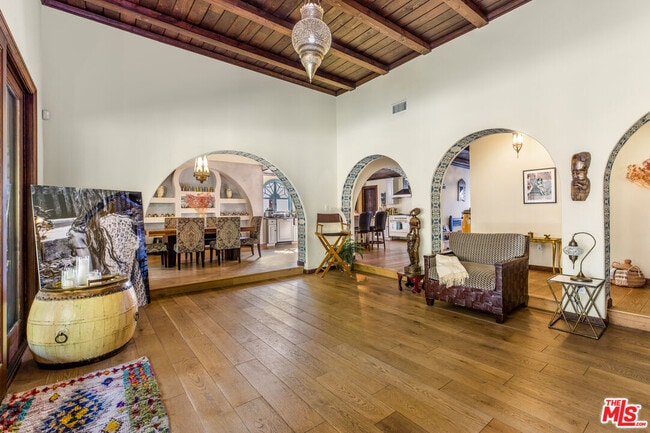 Photo - 3092 Laurel Canyon Blvd