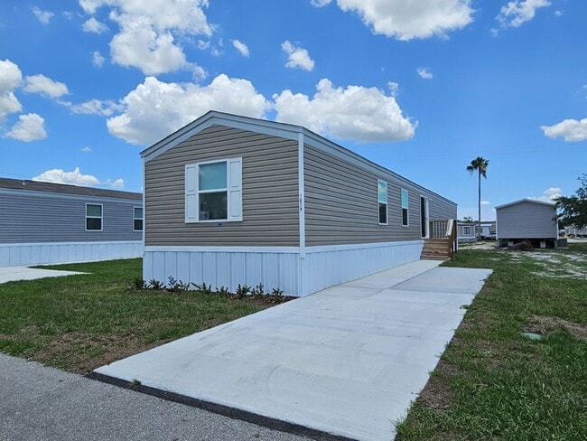Building Photo - 1078 Myakka Dr