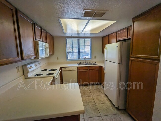 Photo - 1905 E University Dr Unit #H-142