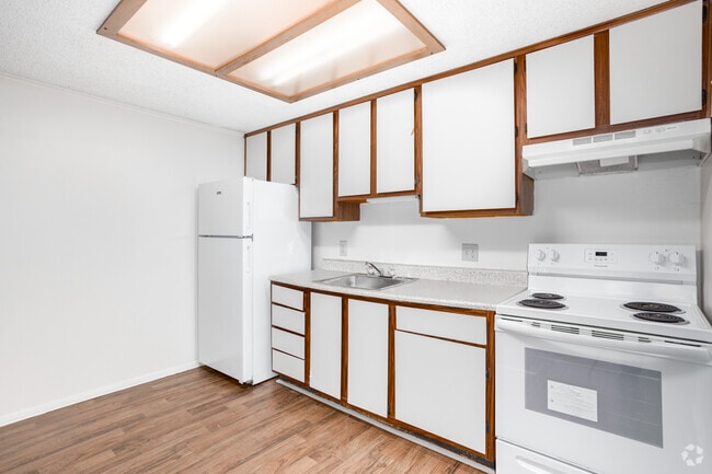 1BR, 1BA - 676SF - Kitchen