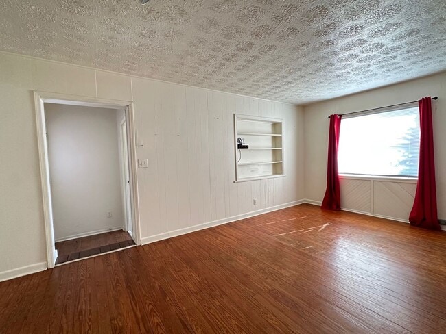 Photo - Just steps to the ocean and Main Beach!