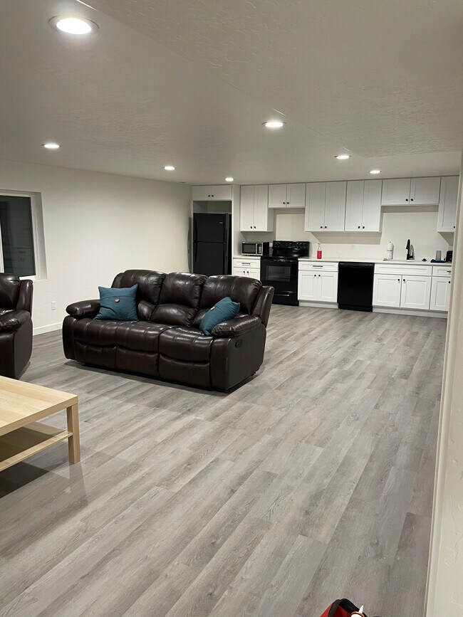 Photo - 1868 S Longview Rd