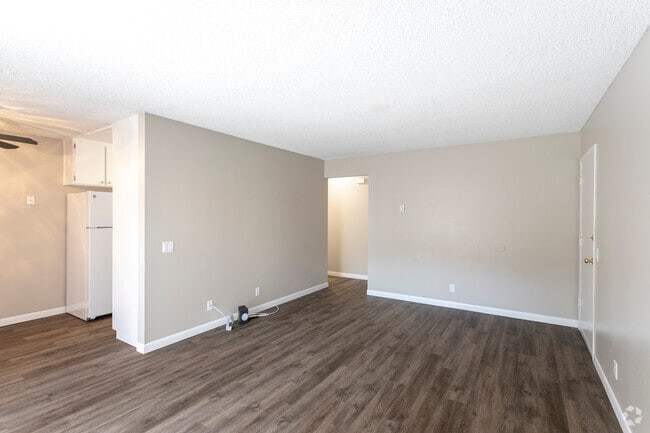 1 BR, 1 BA - 694 SF