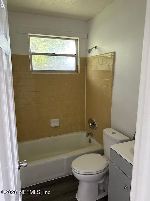 Photo - 1729 Logan St W