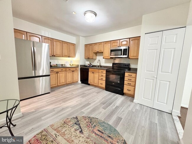 Building Photo - 3713 S George Mason Dr Unit T5W
